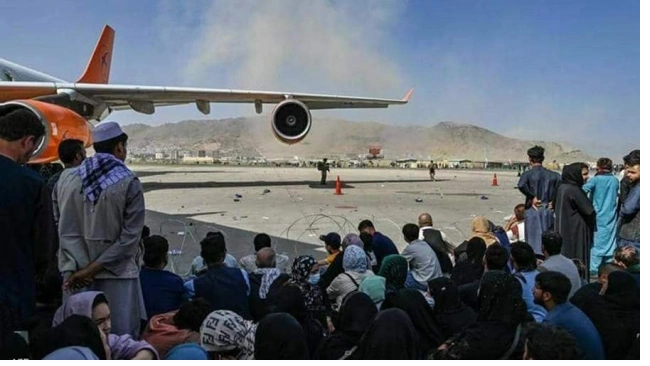 Число жертв взрывов у аэропорта Кабула выросло до 170