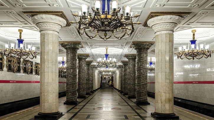 На трех станциях петербургского метро реконструируют тяговые подстанции 