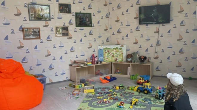 Отряд "ЛизаАлерт" открыл инсталляцию о пропавших детях в "Севкабель порту"