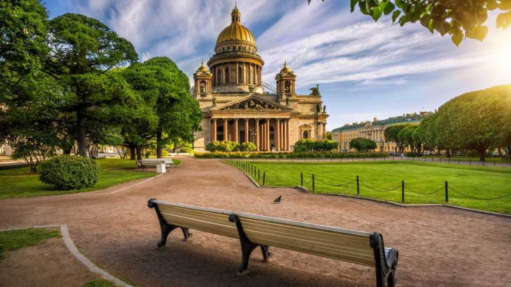 В Петербург возвратят "ленинградские диваны" В Петербург возвратят "ленинградские диваны"