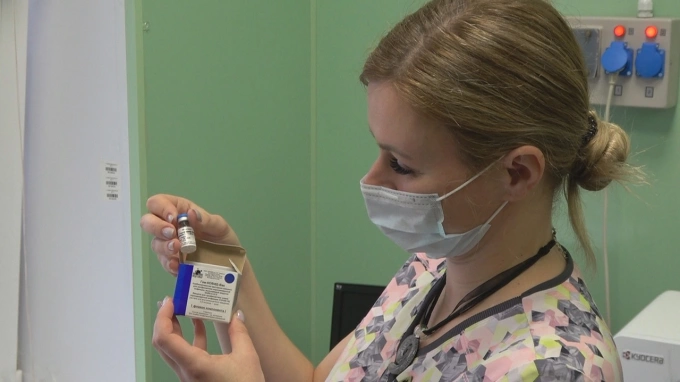 За минувшие сутки 131 человек в Петербурге вакцинировались "КовиВаком" 
