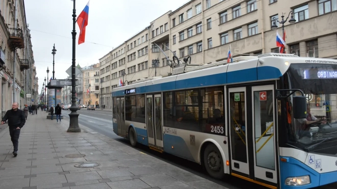 В автобусах Петербурга можно будет одной картой оплатить проезд за нескольких человек 