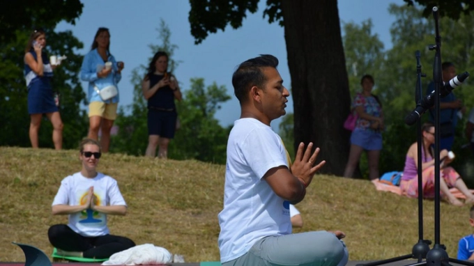 Во Всеволожске вечером 21 июня отметят X Международный день йоги