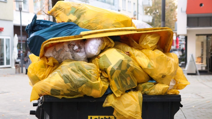 Специалисты эконадзора Ленобласти проверили 80 мусоровозов на законность перевозки отходов 