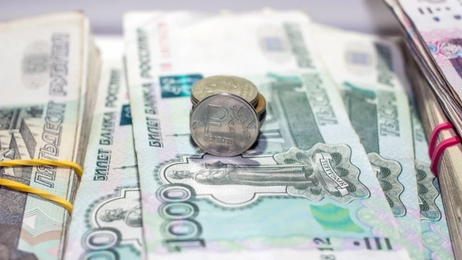 Номинальные зарплаты в Петербурге превысили 80 тыс. рублей