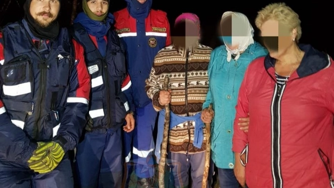 В Ленобласти спасатели помогли трем женщинам выйти из леса