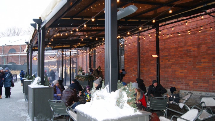 Петербургским рестораторам разрешили устанавливать зимние веранды