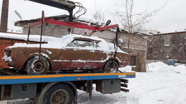 За год на "кладбище автомобилей" Петербурга отправили более тысячи брошенных транспортных средств