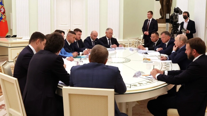 Строители из Петербурга поучаствовали в совещании с Владимиром Путиным  