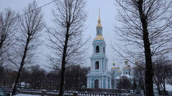 В Петербурге с колокольни Николо-Богоявленского Морского собора сняли леса 
