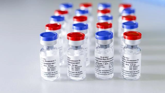 Гинцбург: 80% заболевших после прививки 
