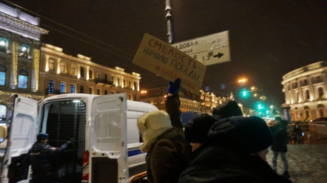 У Гостиного двора в Петербурге задержали нескольких активистов
