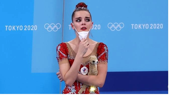 Дина Аверина завоевала серебро в художественной гимнастике на Олимпиаде в Токио