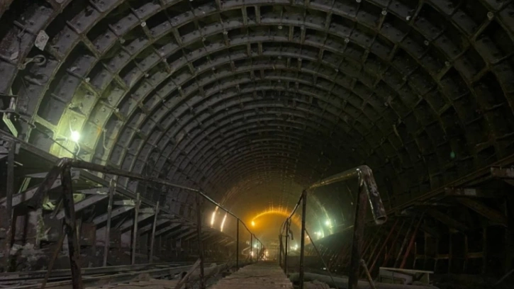 На "Чернышевской" начали заливать бетон для будущих эскалаторов