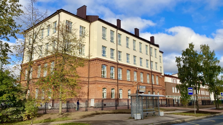 В Сестрорецке завершилась реконструкция столетней школы 