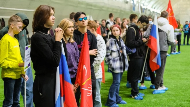 Более 6500 подростков Петербурга подрабатывали во время летних каникул