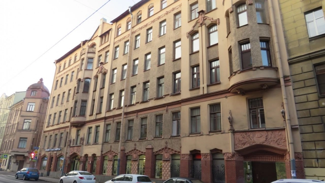 Суд оштрафовал на 100 тысяч рублей компанию за ремонт в Доме Алюшинского