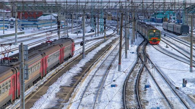 Пьяного пешехода задел поезд у станции Дача Долгорукова