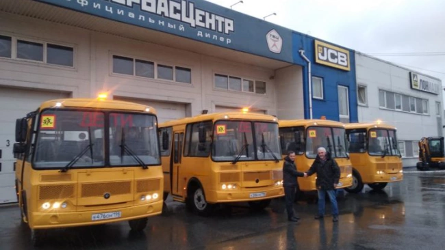 На дороги Ленобласти вышли 399 школьных автобусов 