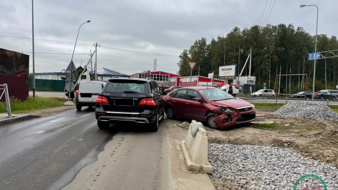 Из-за двух ДТП на Колтушинском шоссе водители встали в пробку