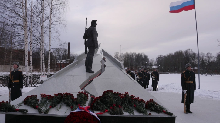 Памятник участникам Кронштадтского восстания открыли в парке "Патриот" 