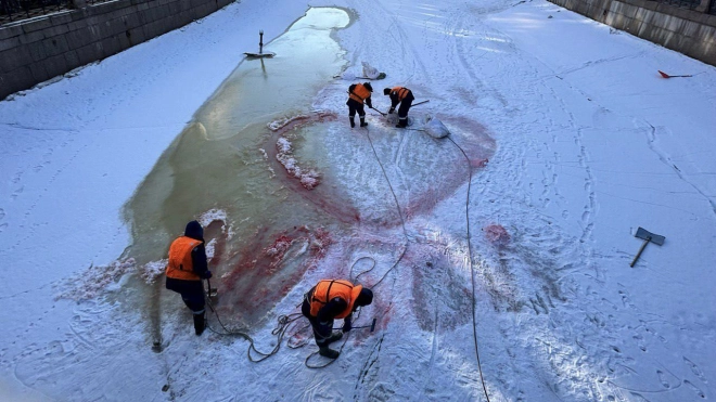 Петербуржцев попросили не оставлять надписи на льду городских водоемов