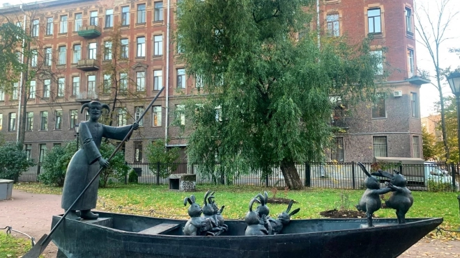 В Некрасовском саду неожиданно появилась скульптурная композиция "Дед Мазай и зайцы" 