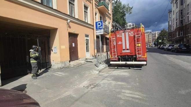 В Петроградском районе из-за угрозы обрушения здания вводятся ограничения для транспорта