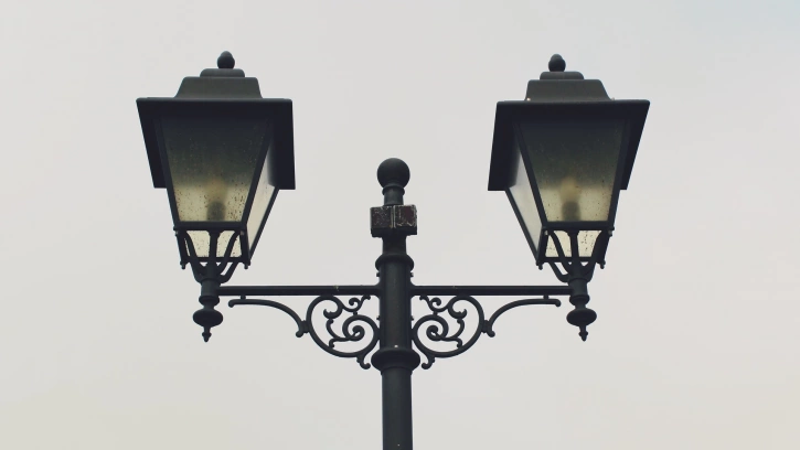 В сквере Воинов-Освободителей на Загребском бульваре появится новое освещение 