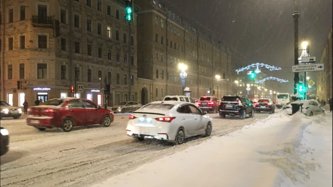 На севере Петербурга ГАТИ изъяла автомобиль, который мешал проходу школьников 