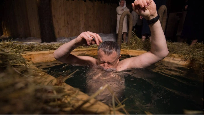 Александр Дрозденко принял участие в крещенских купаниях