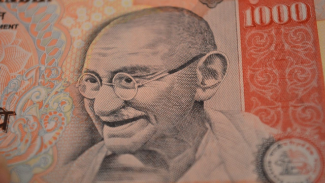 РФ вложила накопленные рупии в индийские ценные бумаги