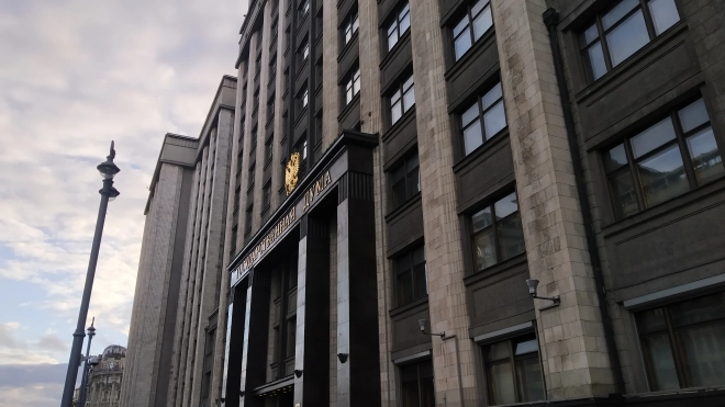В Госдуме предложили отменить плату за парковку у школ 1 сентября