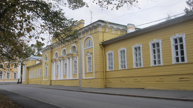 Финальный этап реставрации флигеля-адъютантского дома в Петергофе обойдется в 71 млн рублей