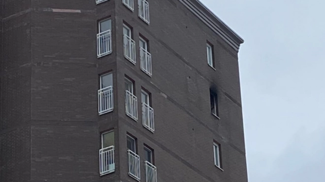 Двух человек госпитализировали после пожара в жилом доме в Кудрово