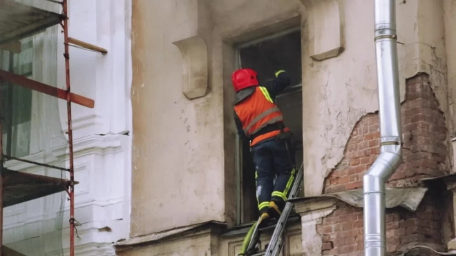 На Новочеркасском проспекте  вспыхнул пожар из-за короткого замыкания