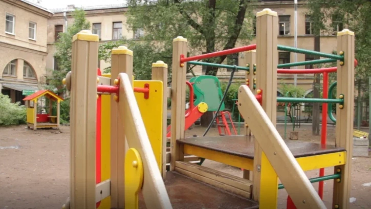 В Петербурге обустроят более 30 новых детских площадок за год