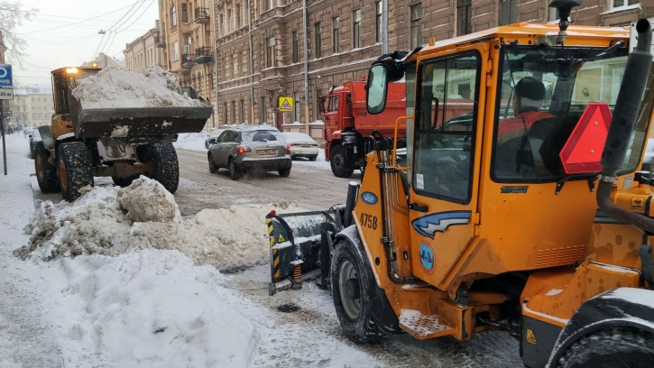 С конца ноября улицы Петербурга избавили от 1 млн кубометров снега 