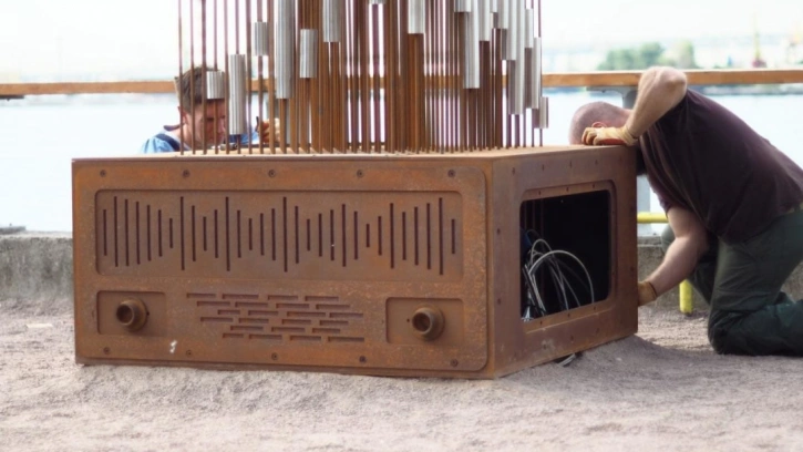 В "Севкабель Порту" появилась скульптура-радиостанция