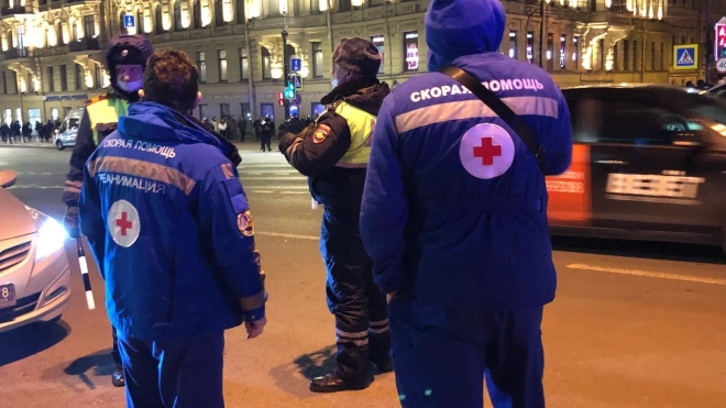 На площади Ленина пьяный петербуржец избил бригаду скорой помощи