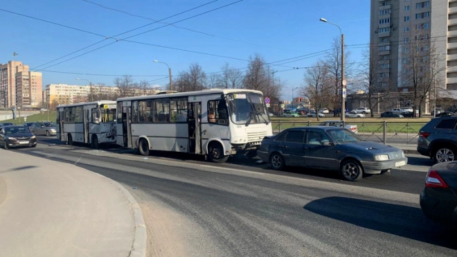 На улице Типанова в ДТП с маршрутками пострадали дети