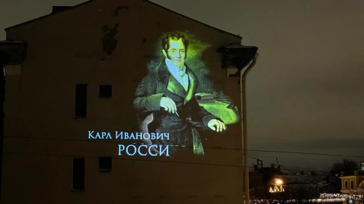 На фасаде здания в центре Петербурга появился портрет зодчего Карла Росси 