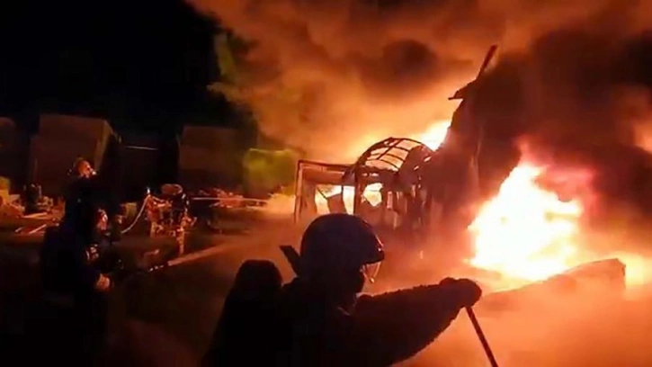 В Петербурге загорелся ангар в Адмиралтейском районе 