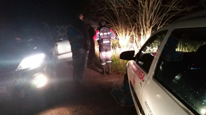 Семья застряла в лесу Волховского района на машине