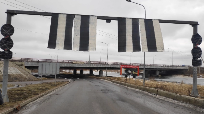 Баннер на "Мосту глупости" на Софийской заменят на новый