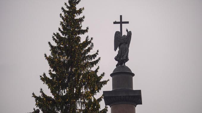 Смольный рассматривает смягчение ограничений на Новый год