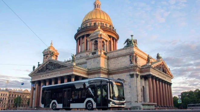 На маршрут №7 в центре Петербурга вышли 2 новых электробуса