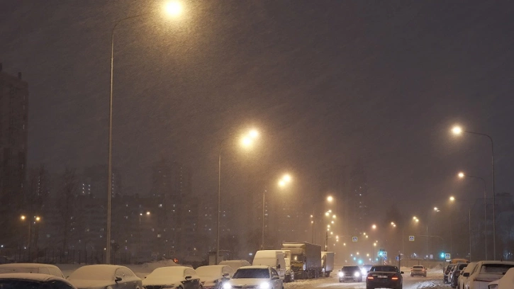 Уличное освещение на Среднерогатской улице подключили к электроснабжению