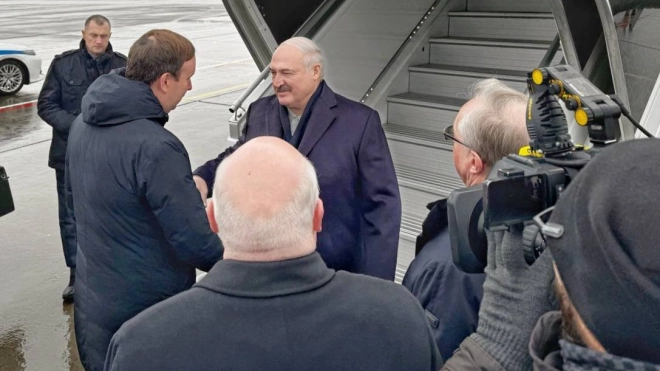 Самолёт Александра Лукашенко приземлился в Пулково