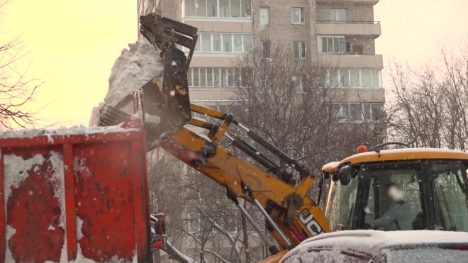 "Вольво" насмерть сбил пенсионера в Невском районе во время уборки снега